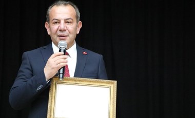 İkinci kez başkan seçilen Tanju Özcan, mazbatasını aldı