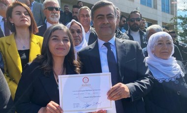 Van Büyükşehir Belediye Başkanı Abdullah Zeydan mazbatasını aldı: 'Hukukun üstünlüğü' mesajı