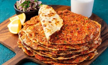 Ekonomik ve lezzetli: Ev yapımı lahmacun tarifi