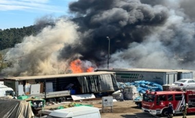 Son Dakika... Pendik’te yediemin otoparkında yangın: Alevler araçlara sıçradı!