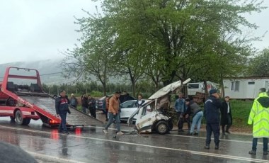 Gaziantep'te kamyonet ile otomobilin çarpışması can aldı!