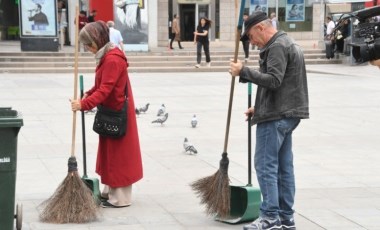 Aksaray'da '1 Mayıs' sosyal deneyi; ellerine süpürge alıp temizlik yaptılar