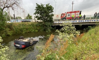 Otomobil dereye uçtu: Şantiye çalışanı kadını boğulmaktan kurtardı