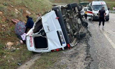 Malatya'da yolcu minibüsü devrildi: 1'i ağır 12 yaralı