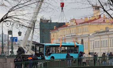 Rusya'da otobüs köprüden düştü, yedi kişi hayatını kaybetti!