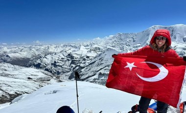 Everest'in zirvesinde 3 derecelik suya giren Türk sporcu dünya rekoru kırdı