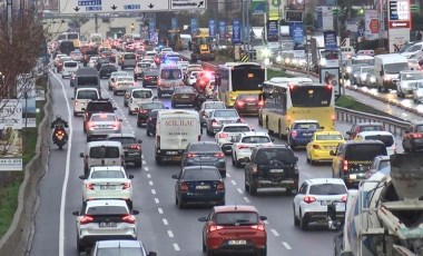 İstanbul'da 'yağmur' etkisi: Haftanın ilk iş gününde trafik yoğunluğu yüzde 80'e dayandı!