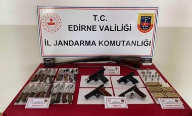 Edirne'de evde 4 tabanca ve mühimmat ele geçirildi