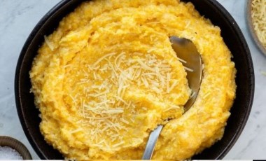 Pratikliğiyle İtalyan mutfağının vazgeçilmez mezesi sofralarınıza renk katacak: Polenta tarifi...