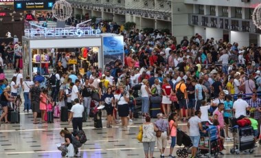 Antalya Havalimanı'nda 4 polis ile 38 özel güvenlik zehirlenme şüphesiyle hastaneye kaldırıldı