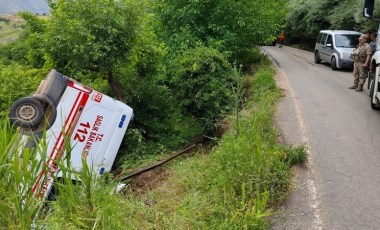 Akrep sokması vakasına giden ambulans kaza yaptı