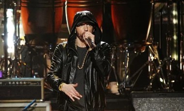 Eminem, gazetede Slim Shady’nin ölüm ilanını yayınlattı