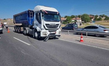 TIR'dan dökülen malzeme kazaya neden oldu: 11 yaralı