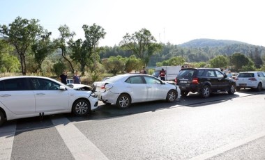 Muğla’da 4 aracın karıştığı zincirleme kaza: Çok sayıda yaralı!