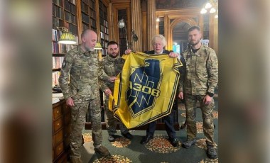 Rusya-İngiltere arasında 'Azov Taburu' krizi: Eski Başbakan fotoğraf çektirdi