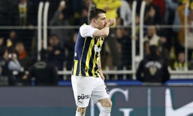 Fenerbahçe taraftarlarından Mert Hakan Yandaş pankartı