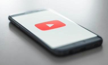 YouTube'a yeni özellik geliyor: Islık çal, mırıldan...