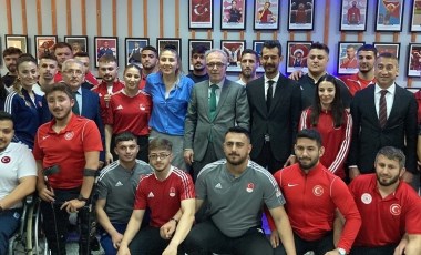 Milli güreşçiler 2024 Paris Olimpiyat Oyunları'nda isimlerini altın harflerle yazdırmak istiyor!