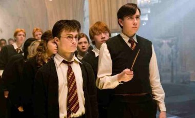 Harry Potter ve Zümrüdüanka Yoldaşlığı filminin konusu ne? Harry Potter ve Zümrüdüanka Yoldaşlığı filminin oyuncuları kim?