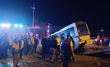 Kırıkkale’de otomobil ile dolmuş çarpıştı: Çok sayıda yaralı var!