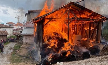 Yangın çıktı... 2 ev kullanılamaz hale geldi!