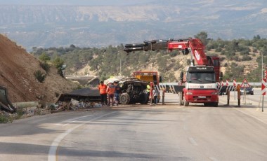 Ölüm virajında kamyon hurdaya döndü! Sürücü hayatını kaybetti