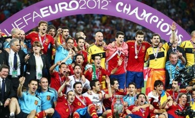 EURO 2012: İspanya finalde İtalya'yı bozguna uğrattı