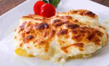 Akşam yemeğine ne pişirsem diye düşünenlere enfes bir seçenek: Patates Graten tarifi...