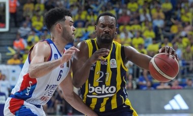 Anadolu Efes son saniyede Fenerbahçe Beko'yu devirdi: Seriyi 2-1'e taşıdı