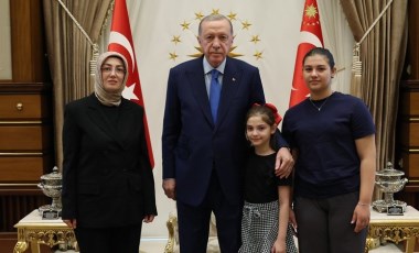 Erdoğan, Sinan Ateş'in eşi Ayşe Ateş ile görüştü... Ayşe Ateş'ten ilk açıklama: 'Yarın ne konuşacağını düşünsün...'