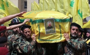 Lübnan'da İsrail'in öldürdüğü Hizbullah'ın saha komutanı için cenaze töreni düzenlendi