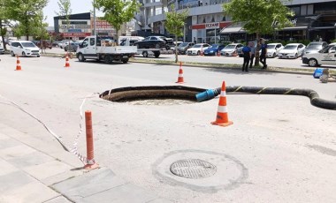 Ankara’da yol çöktü: 10 metrelik çukur oluştu!