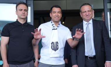 Hollandalıdan ilk açıklama: Giovanni van Bronckhorst Beşiktaş için İstanbul'da!