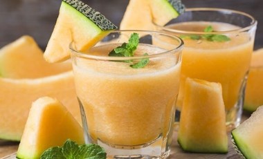 İçinizi serinletecek enfes lezzet: Kavunlu smoothie tarifi...