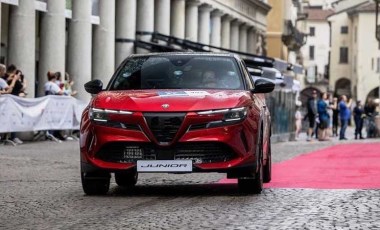 Klasik otomobil yarışına Alfa Romeo damga vurdu: Tam 400 model...