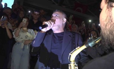 Haluk Levent bozuk ses sistemini böyle çözdü