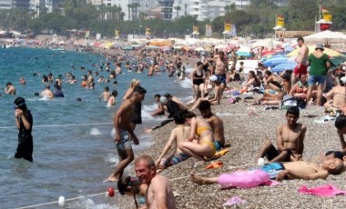 Antalya sahillerinde bayram yoğunluğu