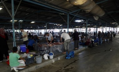 Çocuklar, kurban kesimini korku dolu gözlerle izledi