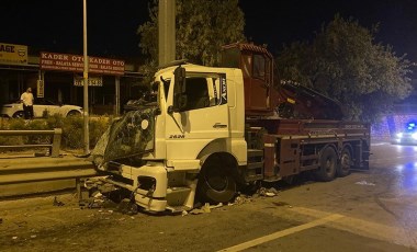 Ankara'da vinç yol tabelasına çarptı: 2 yaralı