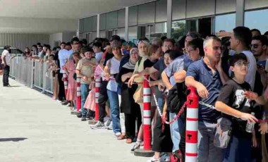 Adalar iskelesinde bayram yoğunluğu