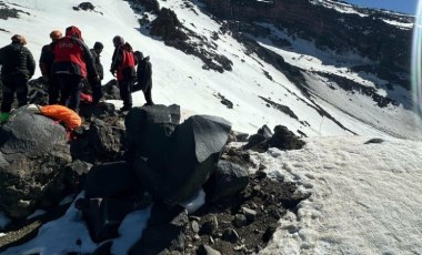 Ağrı Dağı'nda ölen İranlı dağcının cansız bedenine 6 gün sonra ulaşıldı