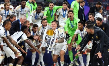 Toni Kroos, Real Madrid'e Şampiyonlar Ligi kupasıyla veda etti