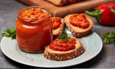 Balkanların nefis biber ve patlıcan ezmesi: Ajvar tarifi