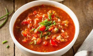 İspanyol mutfağının serinleten lezzeti: Gazpacho