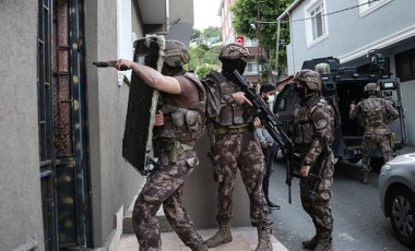 İstanbul'da 'Anucur' çetesine 'Şehit Hakan Telli' operasyonu: Uzi, balistik yelek, kar maskeleri bulundu