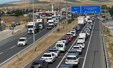 Tatilcilerin dönüş çilesi başladı: Tekirdağ'dan İstanbul yönüne kilometrelerce araç kuyruğu oluştu