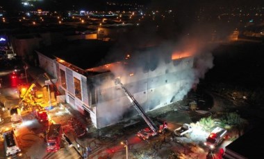 Aydın'da otluk alanda çıkan yangın fabrikaya sıçradı: Bir itfaiye personeli hastaneye kaldırıldı!