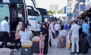 Büyük İstanbul Otogarı'nda tatil dönüşü yoğunluk