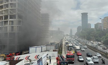 Ataşehir'de inşaatta yangın: D-100 Karayolu'nu duman kapladı