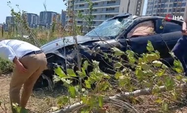 Beylikdüzü’nde lüks otomobil metrelerce takla attı: 2 yaralı